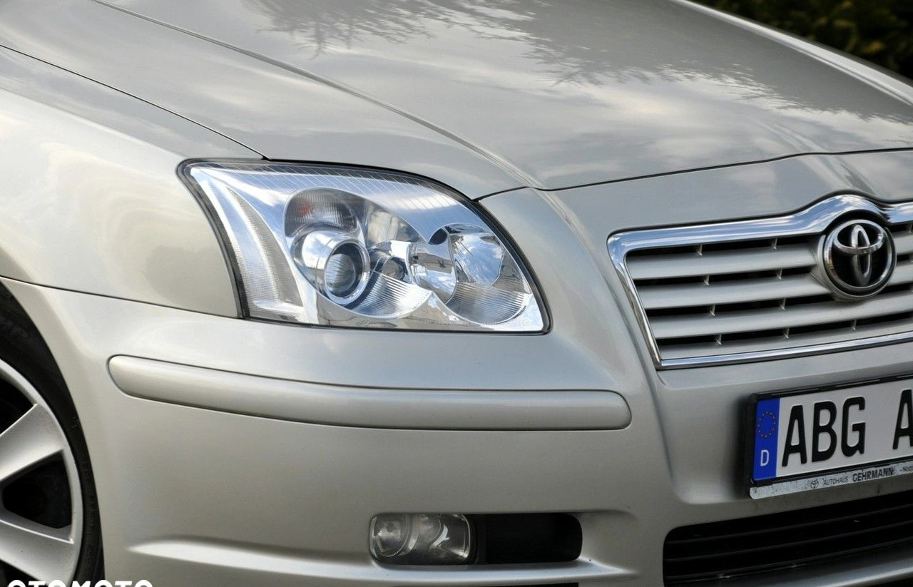 Toyota Avensis cena 17900 przebieg: 211258, rok produkcji 2005 z Dzierzgoń małe 742